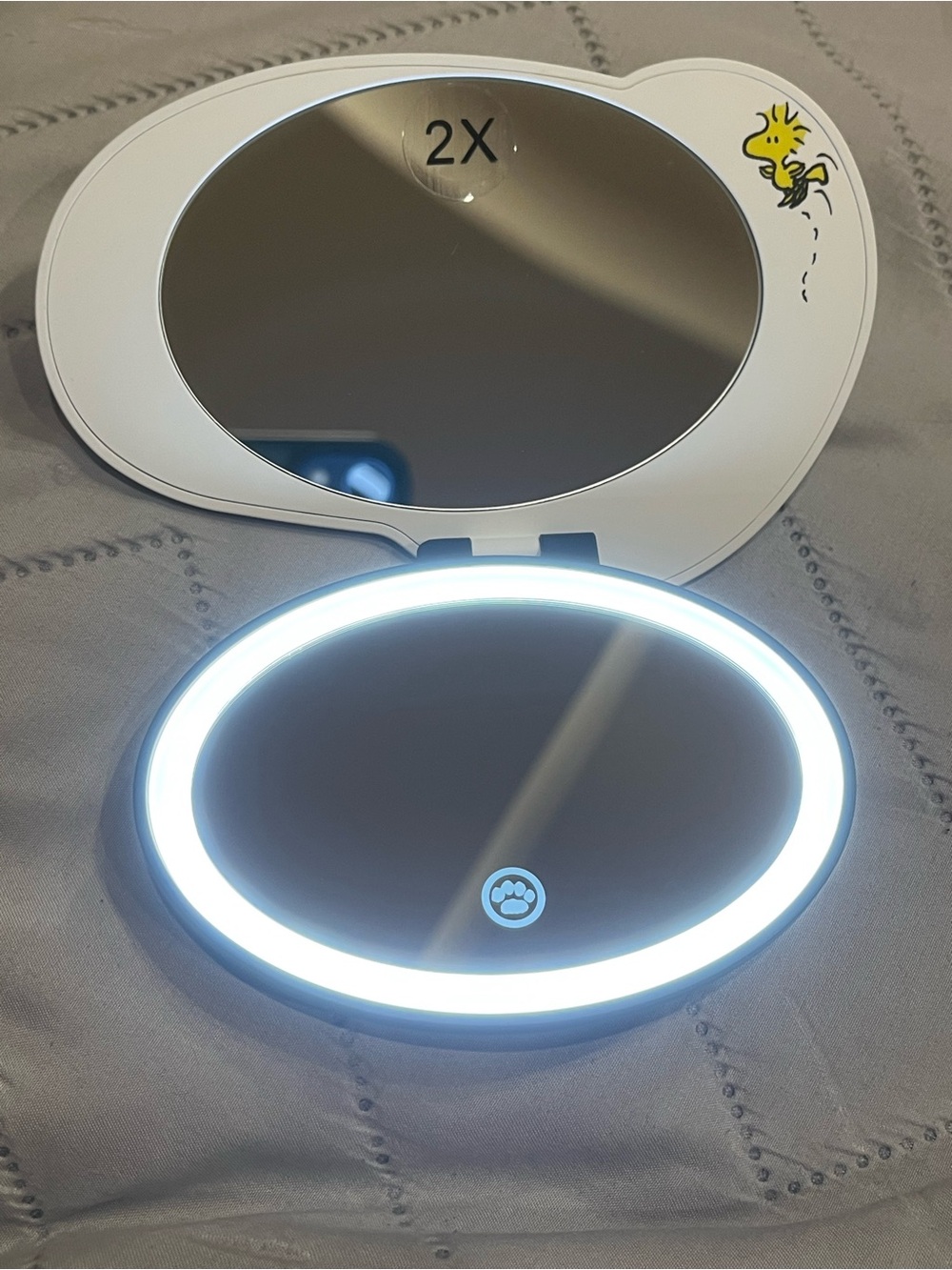 Peanuts Snoopy White and Black LED Compact Mirror - Picture 4 of 8